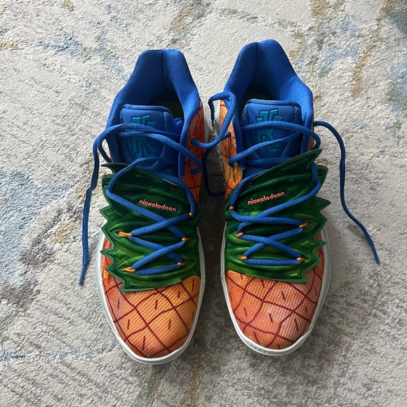 BRAND NEW NIKE Sponge Bob Shoes - Picture 1 of 4